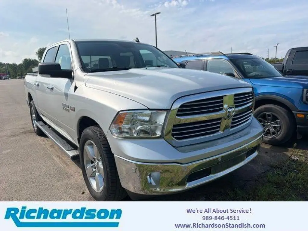 Ram 1500 2016 4x4 SLT Cabina Crew 4 puertas Pickup 5.5 pies