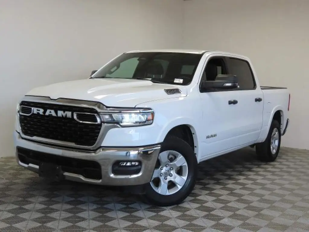 Ram 1500 2025 4x4 Big Horn Cabina de Tripulación 4 Puertas Cajón de Carga de 5.6 pies Pick-up