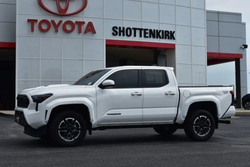 Toyota Tacoma 2024 4x4 TRD Sport 4p Cab Doble 5.0 ft SB 6M