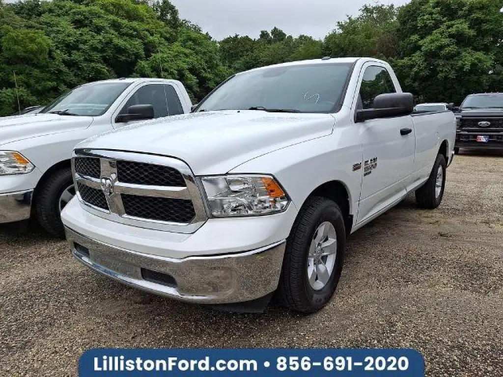 Ram 1500 Classic 2022 4x2 Tradesman 2dr Cabina Regular 8 ft. LB Pickup
