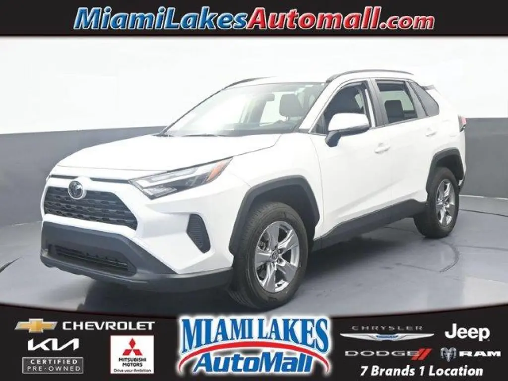 Toyota RAV4 2024 AWD XLE 4p SUV