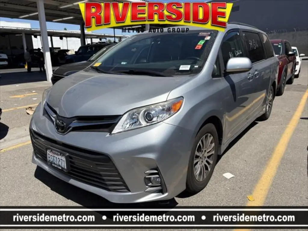 Toyota Sienna 2020 XLE 7-Pasajeros Auto Access Asiento 4dr Mini-Van