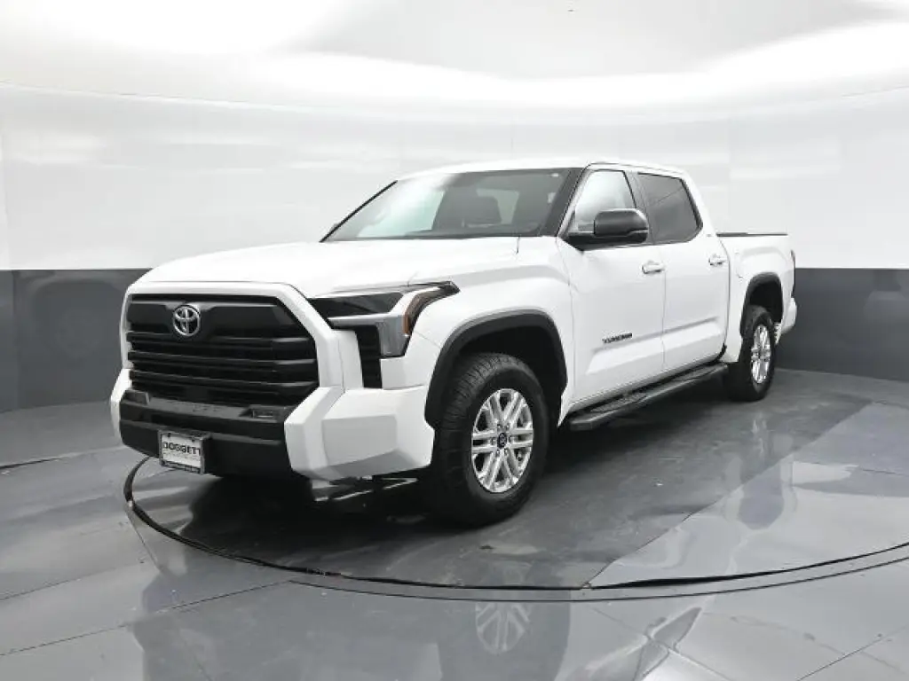 Toyota Tundra 2025 4x4 SR5 4dr CrewMax Cab Pickup SB