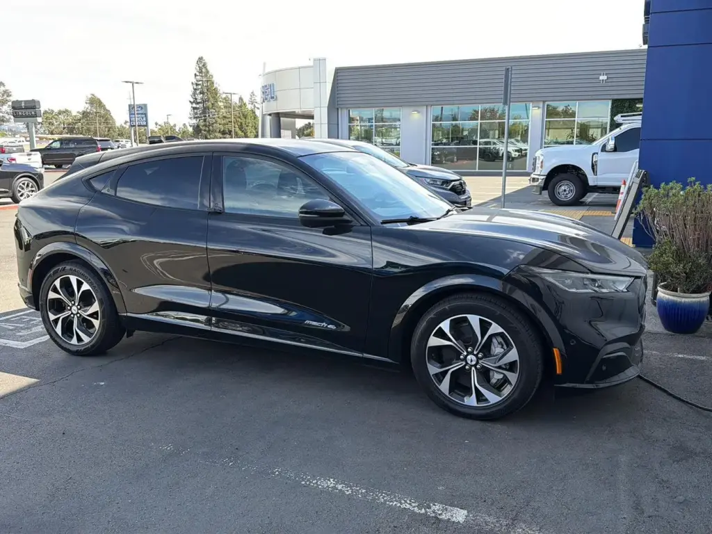 Ford Mustang Mach-E 2023 AWD Premium 4dr SUV