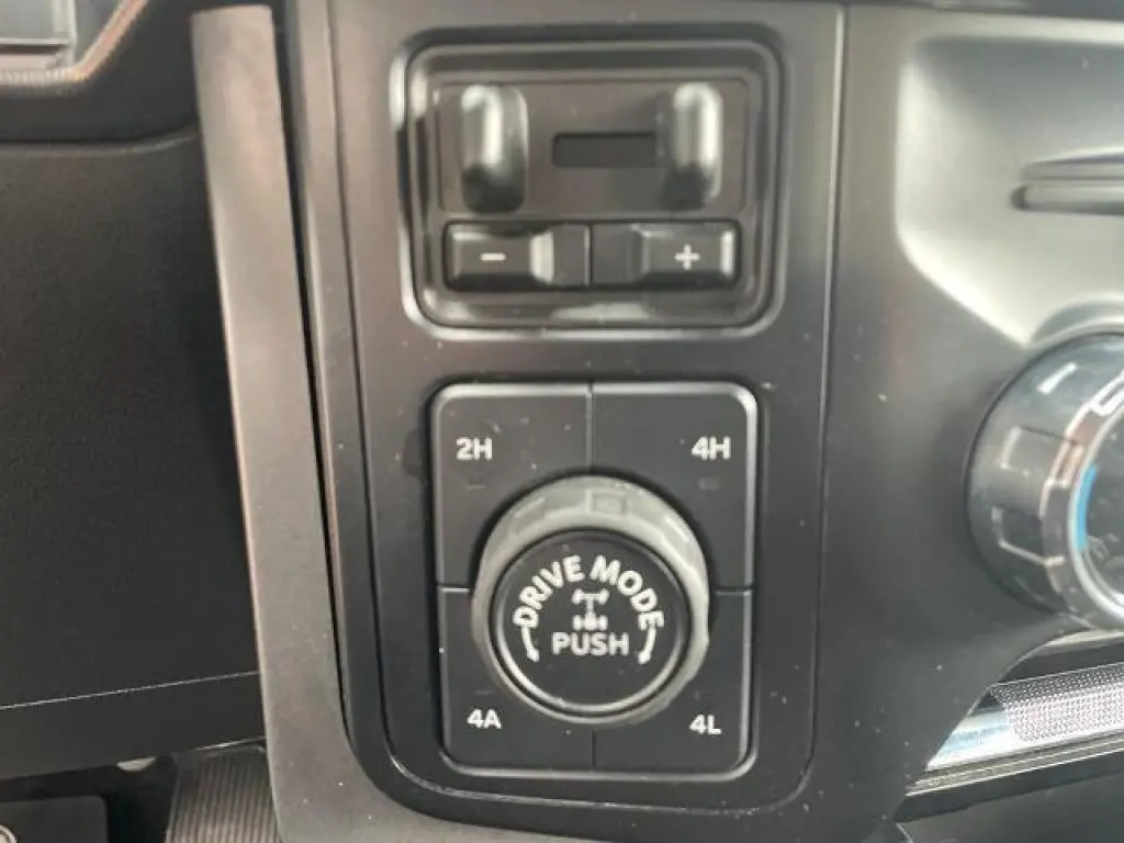 Ford F-150 2024 4x4 Lariat 4p SuperCab 5.5 ft. CB