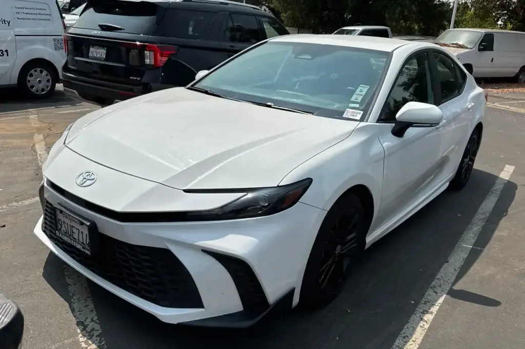 Toyota Camry 2025 SE 4dr Sedan
