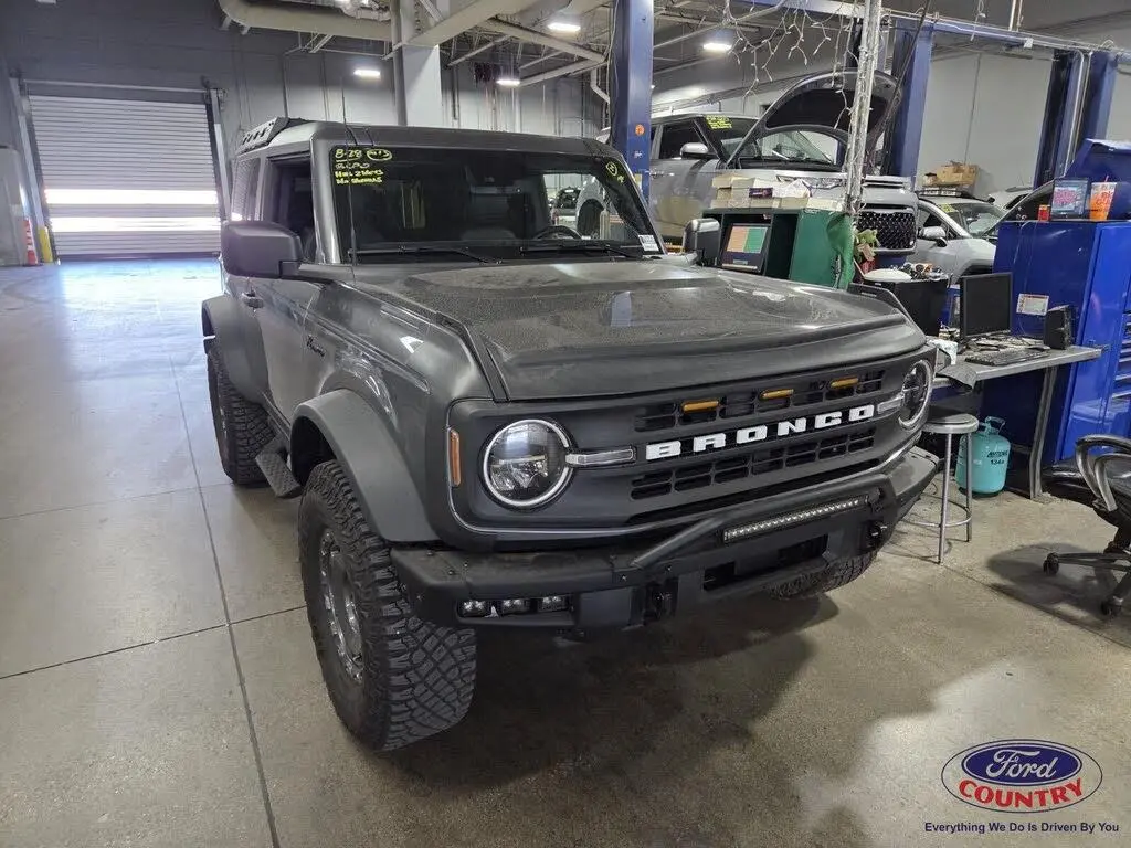 Ford Bronco 2024 4x4 Black Diamond 2 puertas SUV