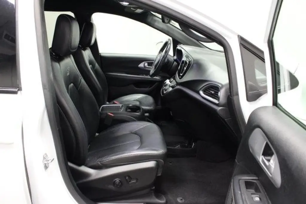 Chrysler Pacifica 2018 Touring L Plus 4dr Mini-Van