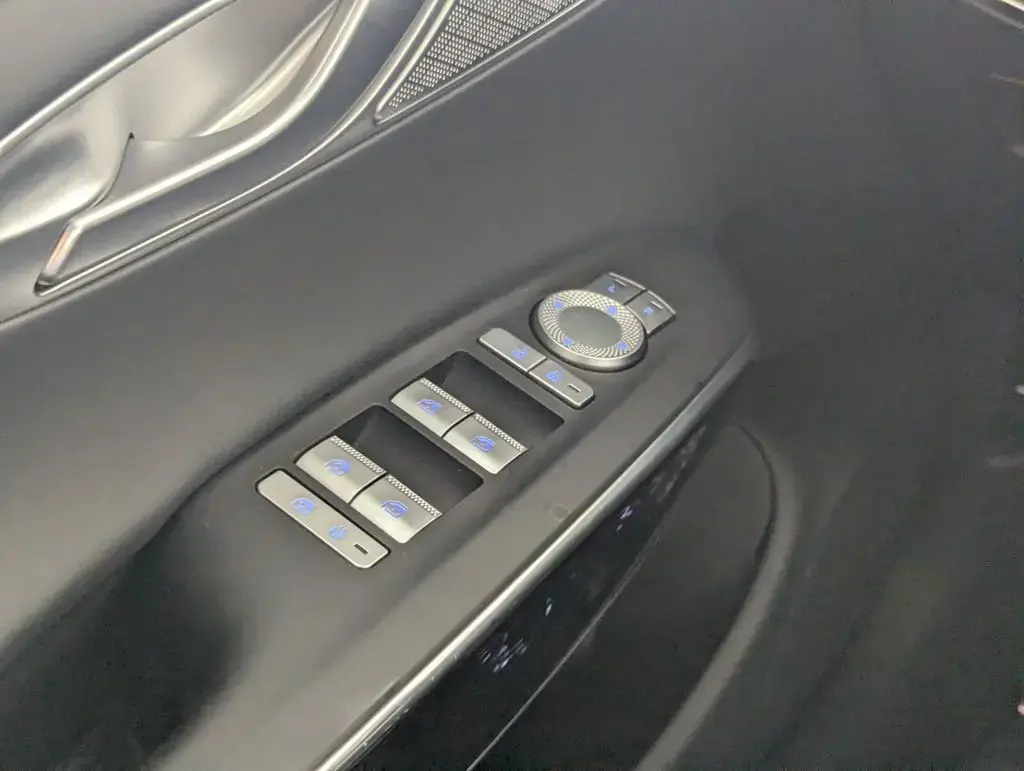 Genesis GV70 2025 AWD 2.5T Standard 4dr SUV