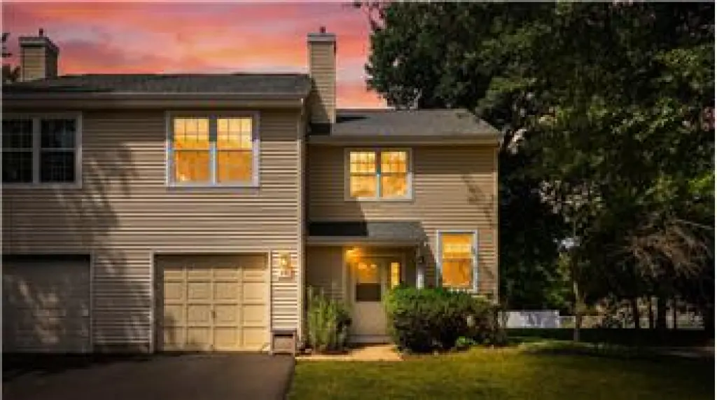Rental property with 3 bedroom and 2.5 bathroom in Somerset