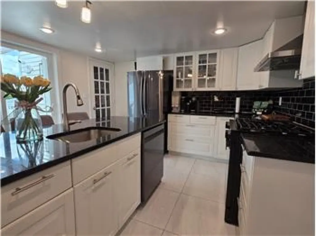 Rental property with 3 bedroom and 1 bathroom in Bayonne