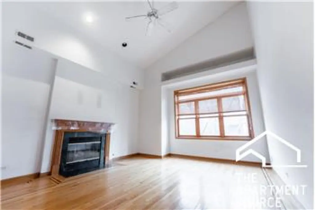 Rental property with 3 bedroom and 3 bathroom in Chicago