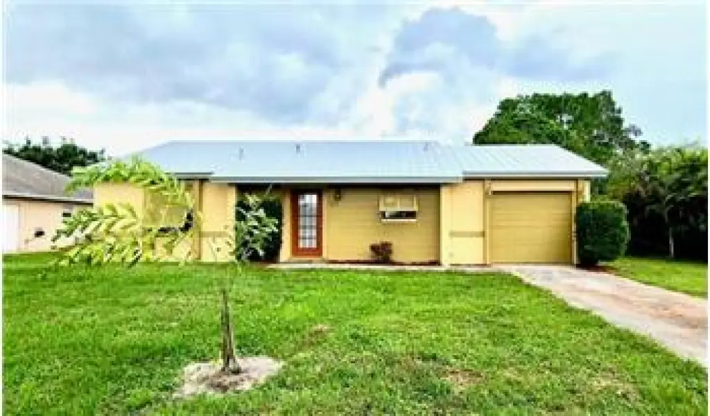Rental property with 2 bedroom and 1.5 bathroom in Port Saint Lucie