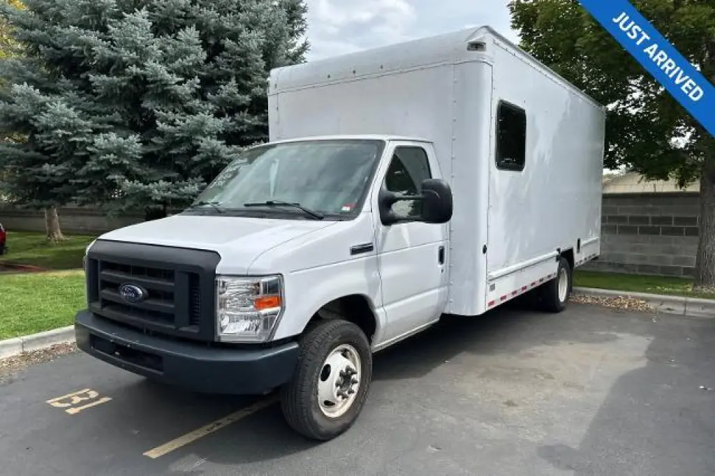Ford E-Series 2022 E-350 SD 2dr 138 in. WB SRW Cutaway Chassis