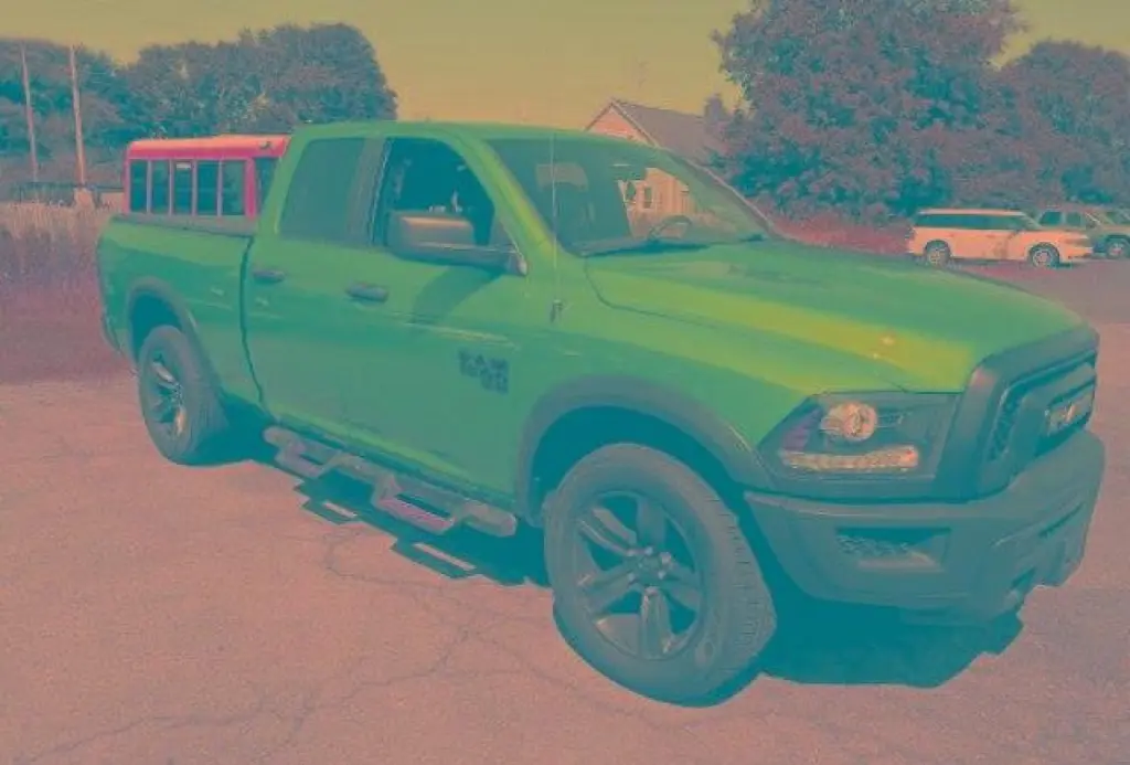 Ram 1500 Classic 2022 4x4 SLT 4dr Quad Cab 6.3 ft. SB Pickup