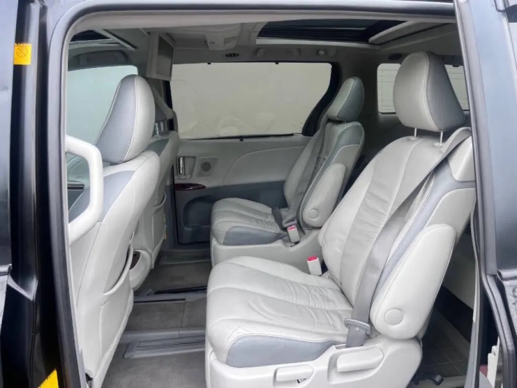 Toyota Sienna 2011
