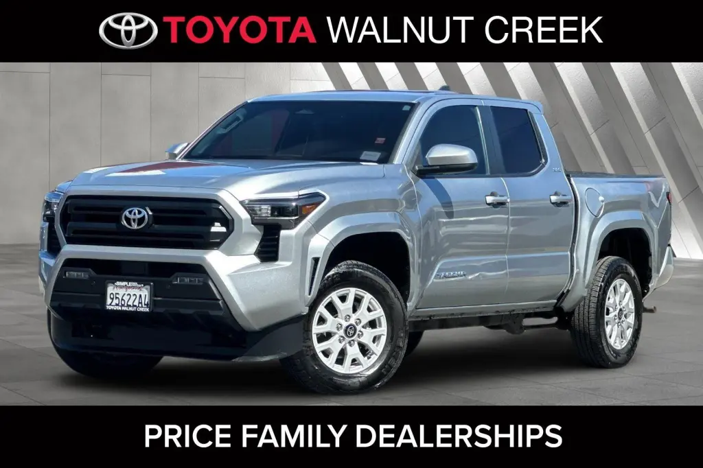 Toyota Tacoma 2024 4x4 SR5 4dr Double Cab 5.0 ft SB