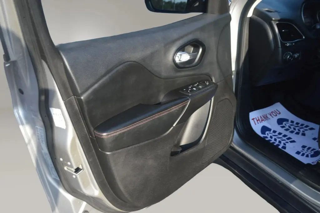 2020 Jeep CHEROKEE