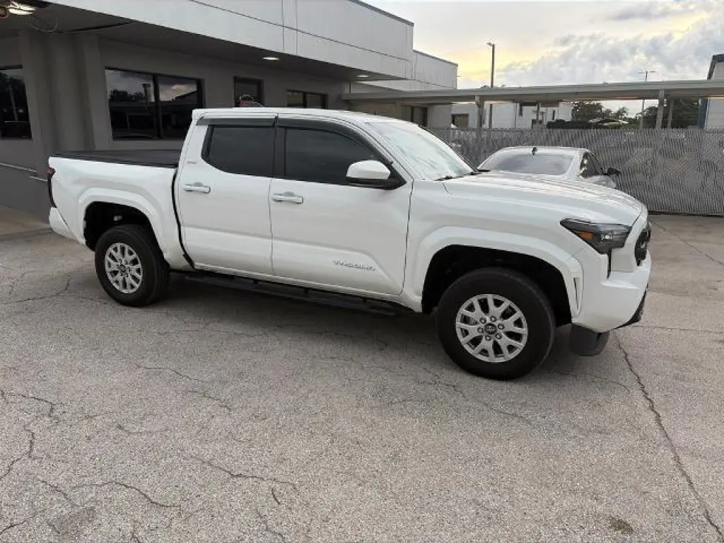 Toyota Tacoma 2025 4x2 SR5 4dr Cab doble 6.1 ft LB
