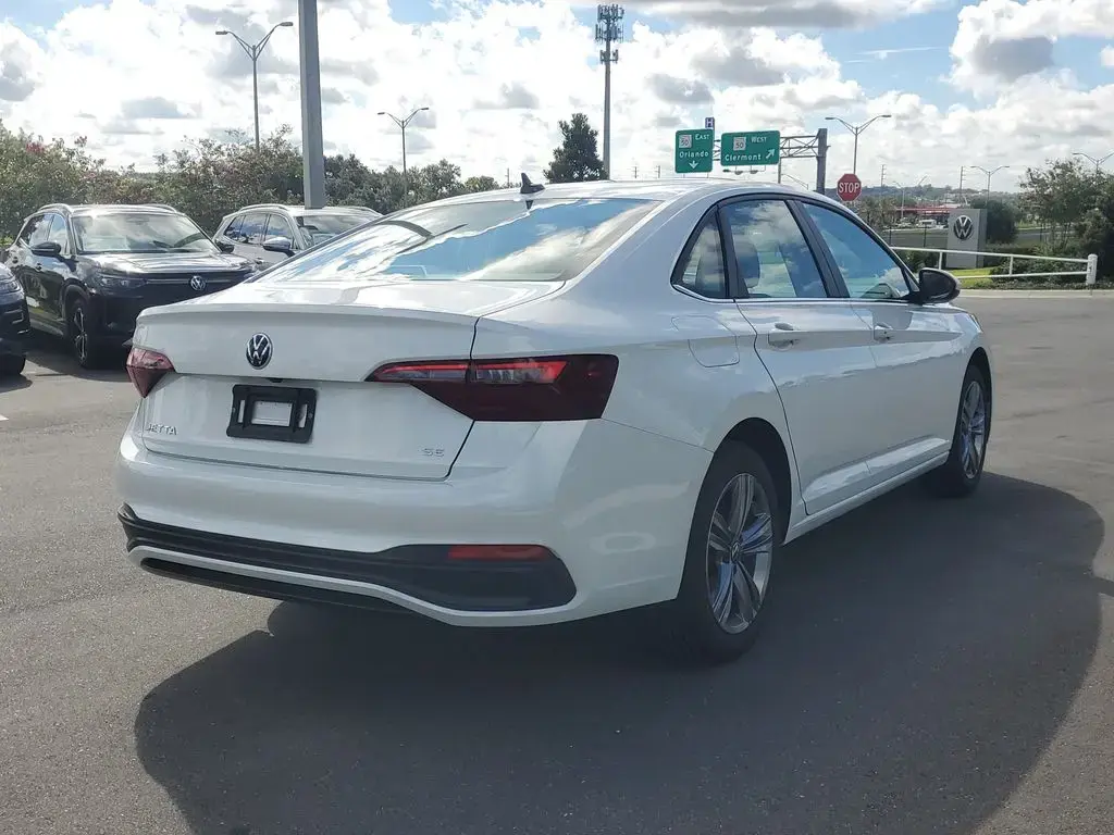 Volkswagen Jetta 2024 SE 4dr Sedán