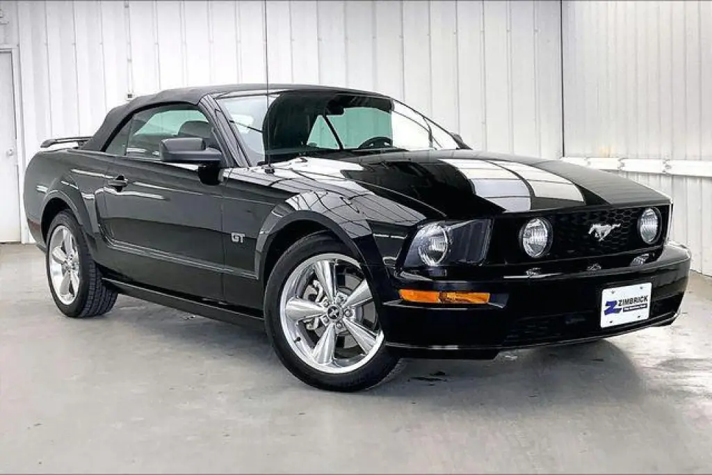 Ford Mustang 2006 GT Deluxe 2dr Convertible