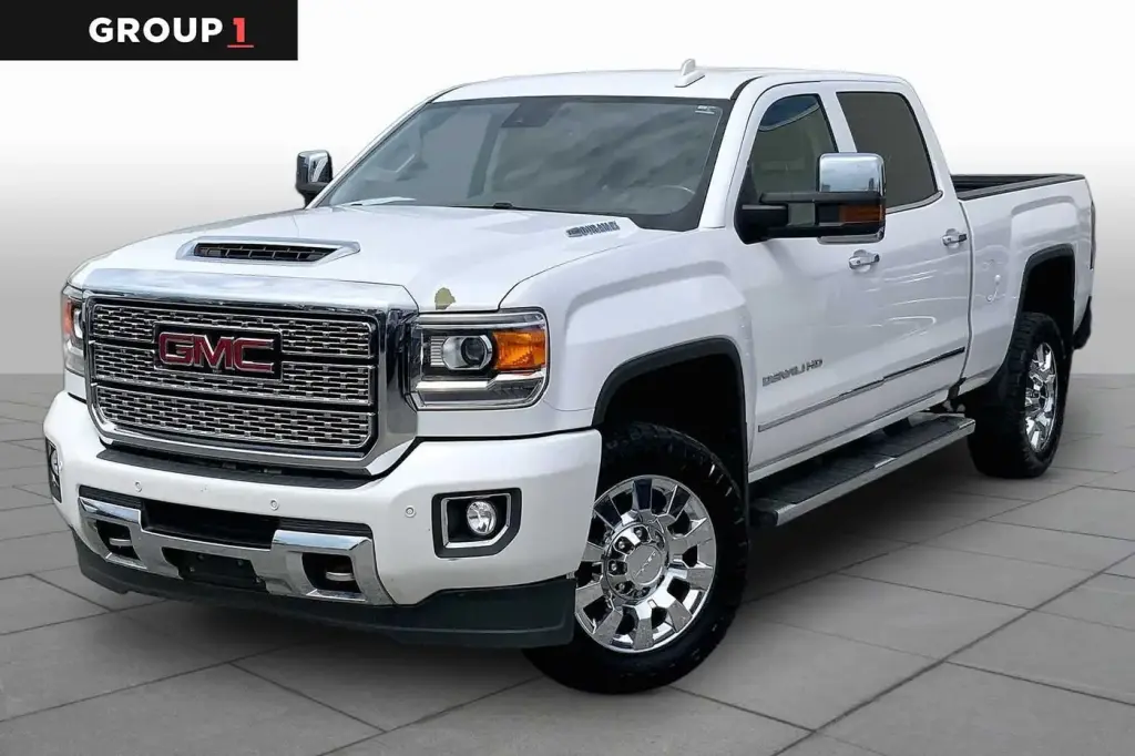 GMC Sierra 2500HD 2019 4x4 Denali 4dr Crew Cab SB