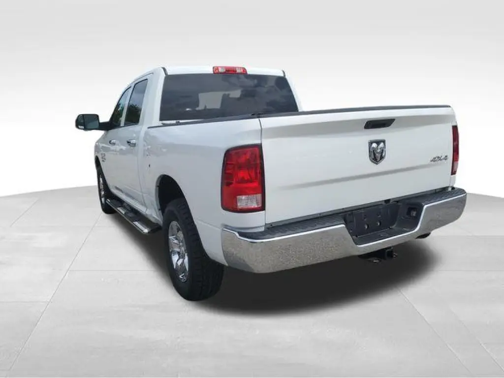 Ram 1500 Classic 2022 4x4 Tradesman 4dr Crew Cab 5.5 ft. SB Pickup