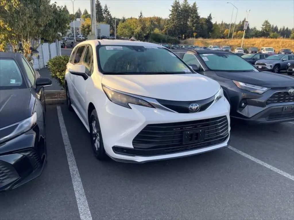 Toyota Sienna 2024 AWD LE 8-Pasajeros 4dr Mini-Van