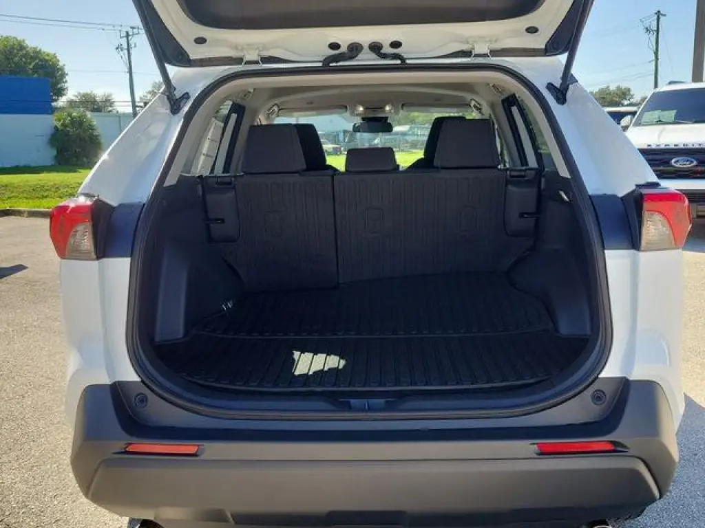Toyota RAV4 2025 LE 4dr SUV
