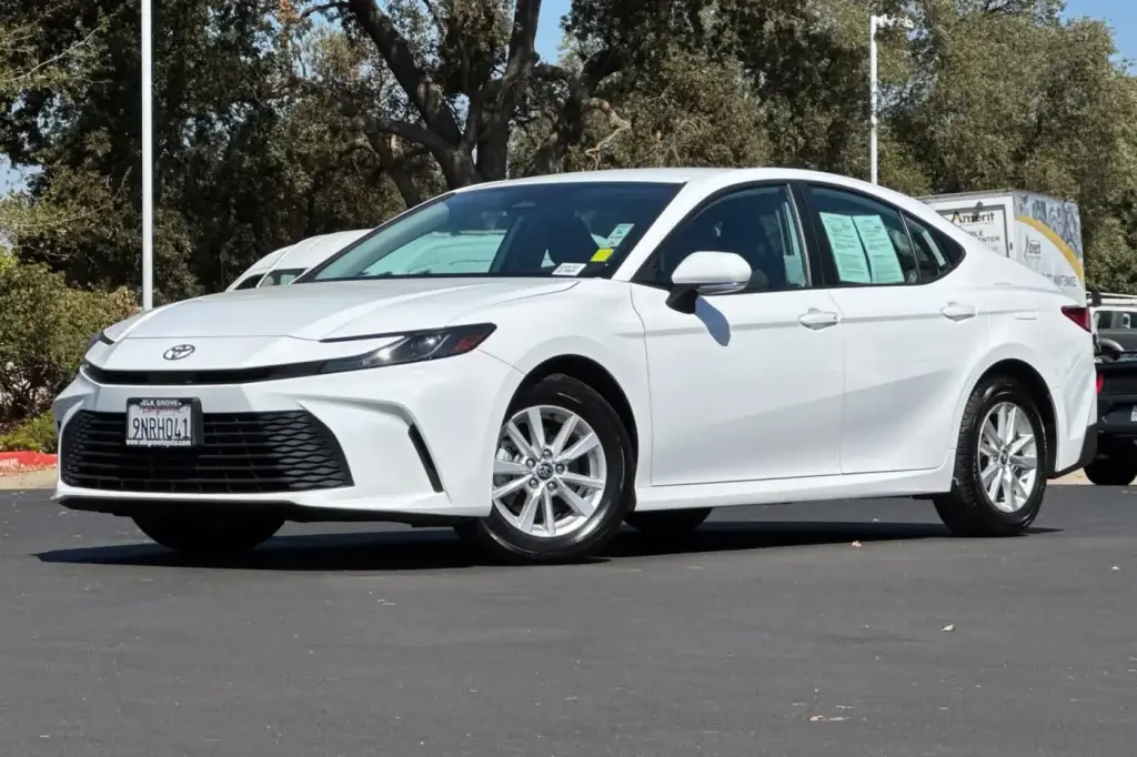 Toyota Camry 2025 AWD LE 4dr Sedán