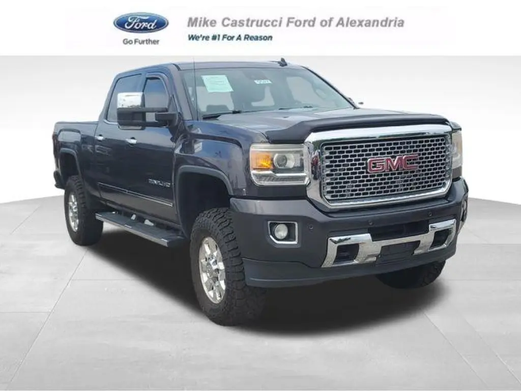 GMC Sierra 2500HD 2015 4x4 Denali 4dr Crew Cab SB