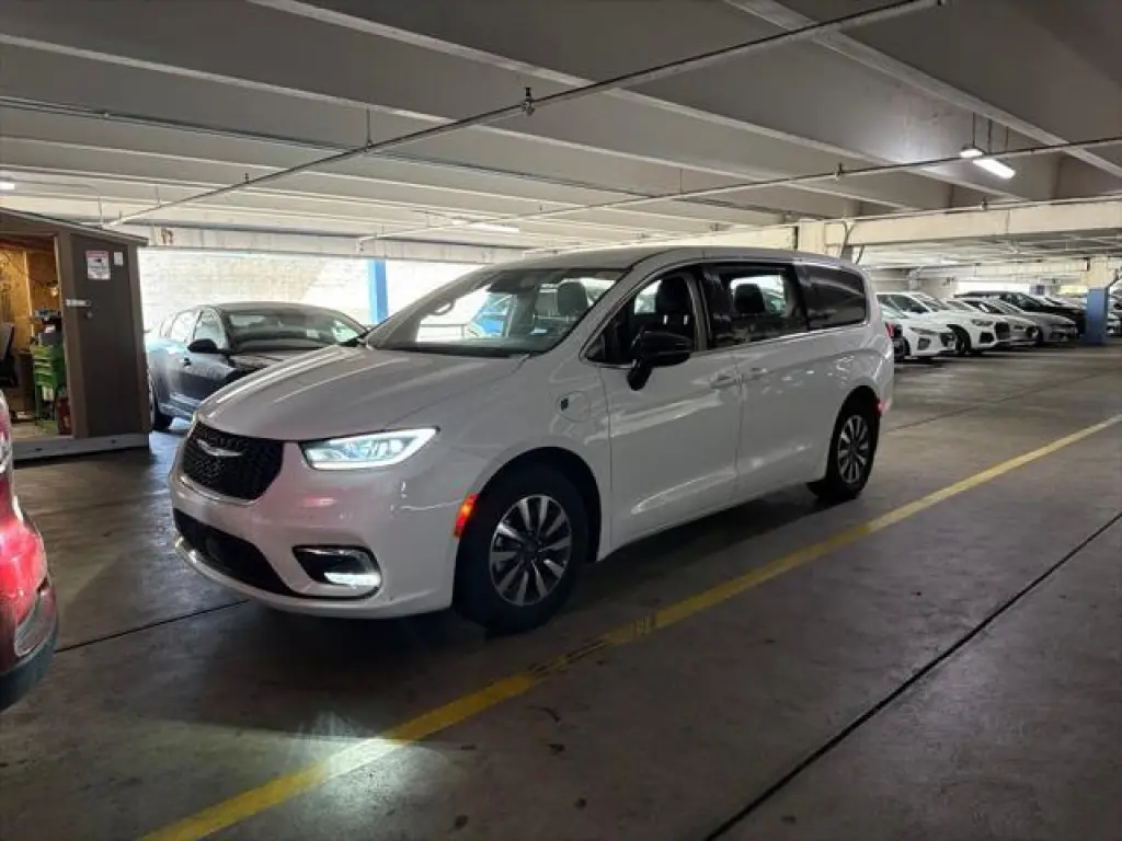 Chrysler Pacifica Híbrido Enchufable 2024 Select 4 puertas Minivan