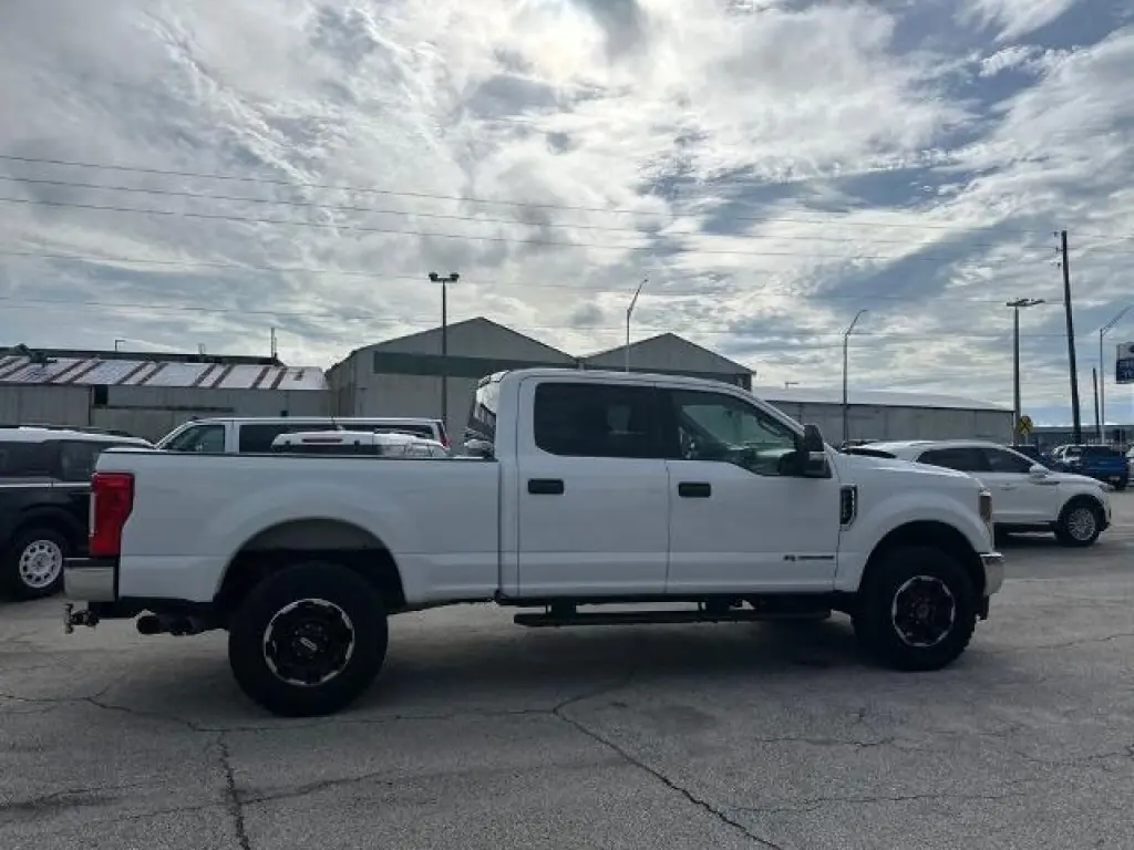 Ford F-250 Super Duty 2019 4x4 XLT 4dr Crew Cab 8 ft. LB Pickup