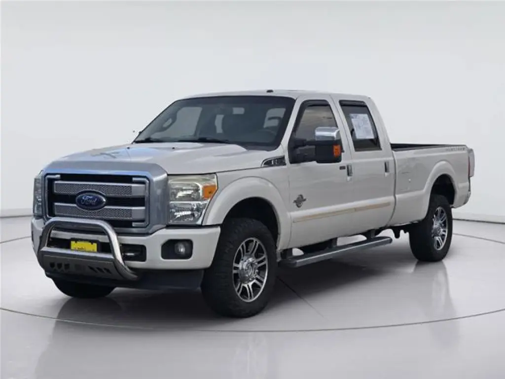 Ford F-350 Super Duty 2015 4x4 Platinum 4 puertas Crew Cab con batalla corta (6.8 pies) y eje simple