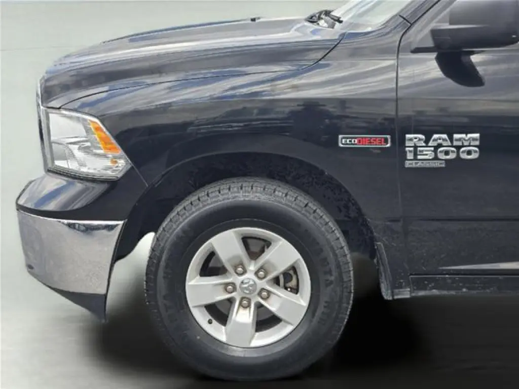 Ram 1500 Clásico 2019 4x2 Tradesman 4p. Cabina Crew 5.5 pies. Caja Corta Pick-up