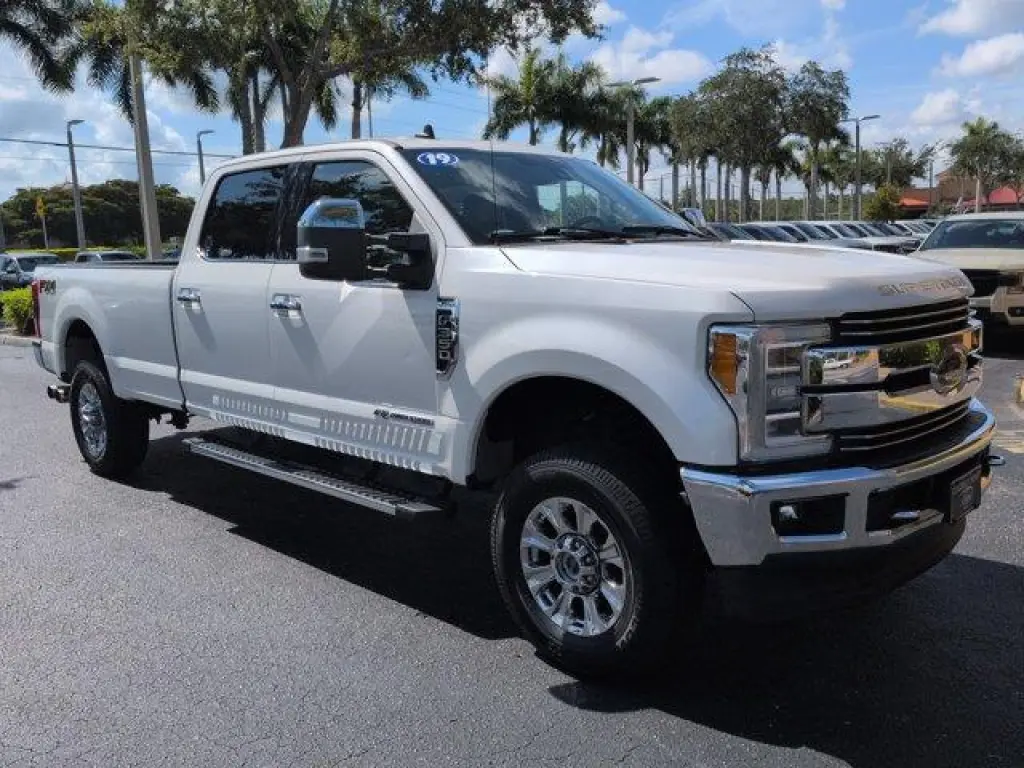 Ford F-350 Super Duty 2019 4x4 XLT 4p Crew Cab 6.8 ft. CB SRW Pickup