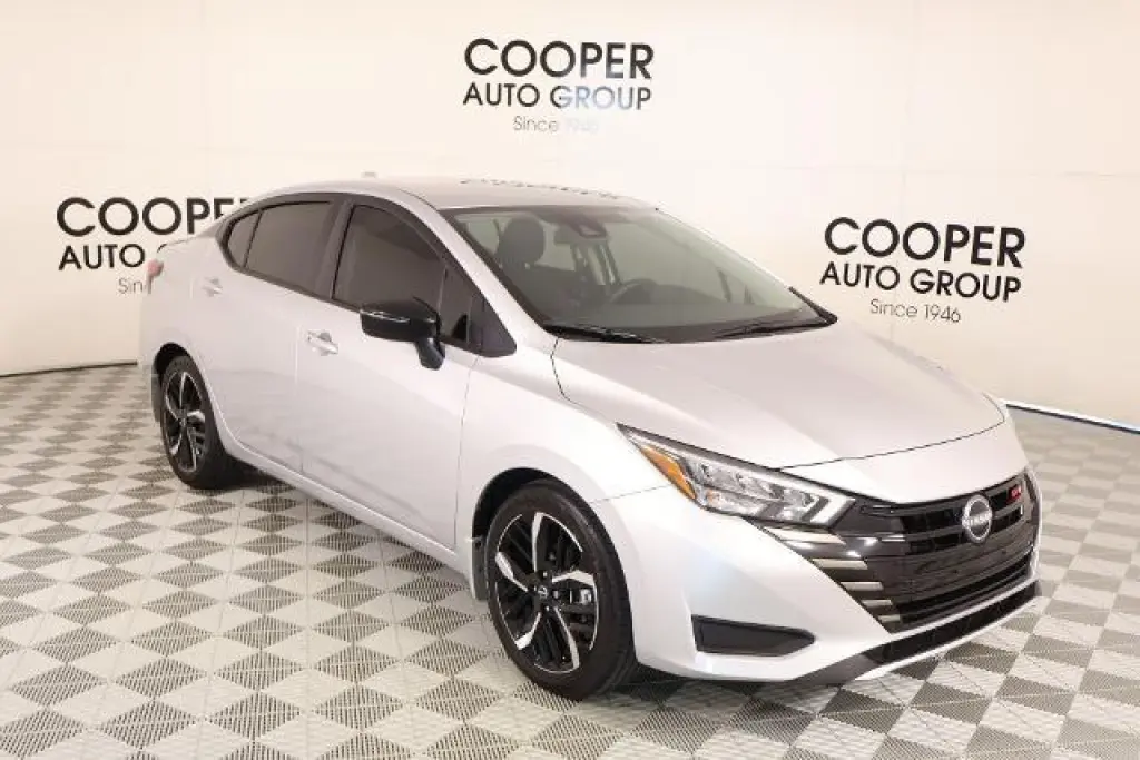 Nissan Versa 2025 SR 4dr Sedan