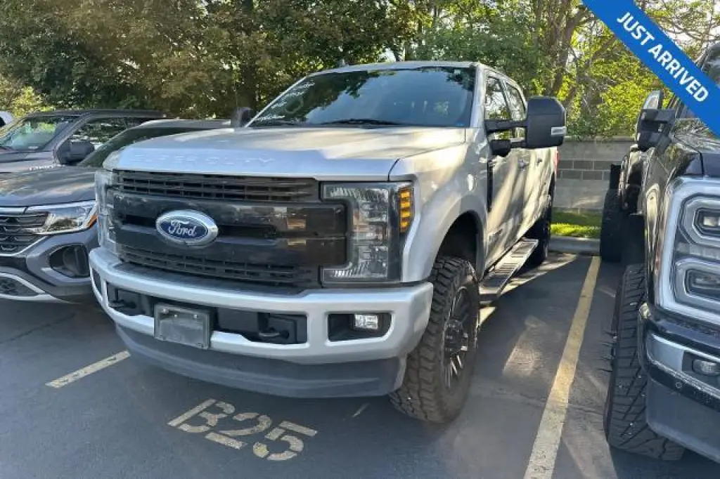 Ford F-350 Super Duty 2019 4x4 Lariat 4dr Cabina de Carga 8 pies SRW Pickup