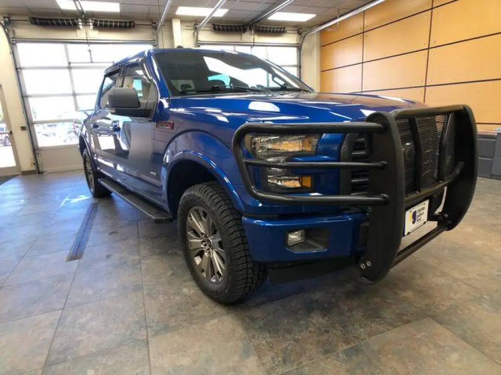 Ford F-150 2017 4x4 XLT 4dr SuperCrew con cabina de 5.5 pies de largo, SuperCab