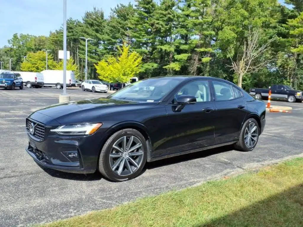 Volvo S60 2022 AWD B5 Momentum sedán de 4 puertas