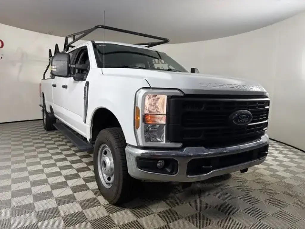 Ford F-250 Super Duty 2024 4x4 XL 4dr Cab de Trabajo Pickup de 6.8 pies de largo