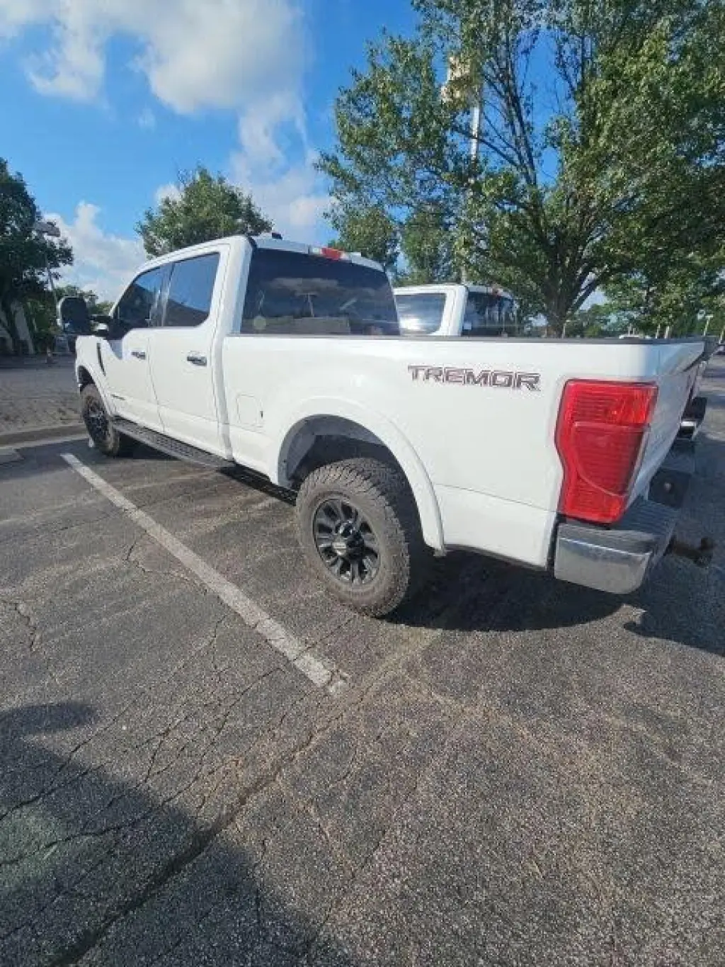 Ford F-350 Super Duty 2021 4x4 XLT 4dr Crew Cab 6.8 ft. SB SRW Pickup