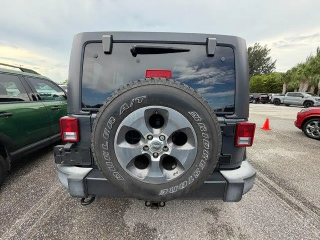 Jeep Wrangler Unlimited 2017 4x4 Sahara 4dr SUV