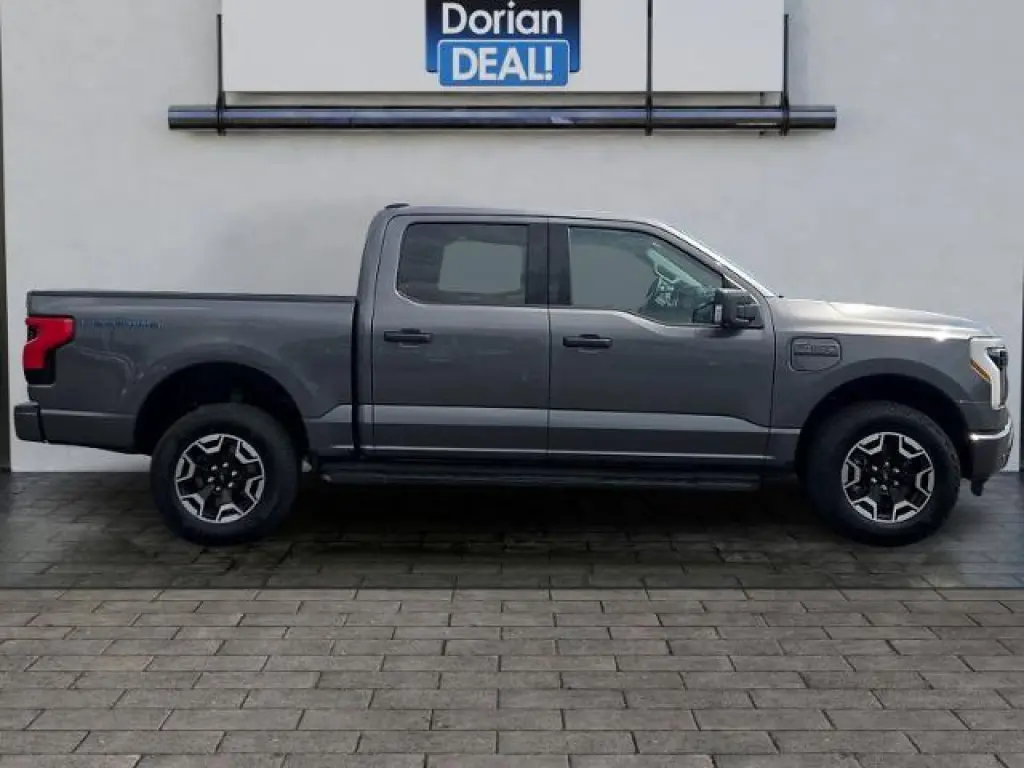 Ford F-150 Lightning 2023 4x4 XLT 4p SuperCab 5.5 ft. SB