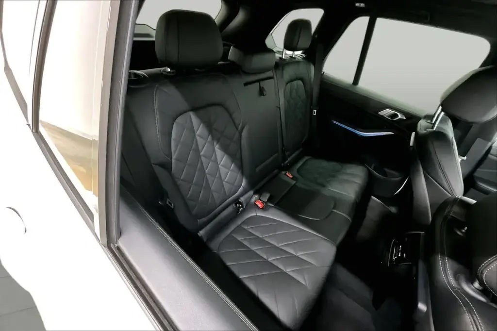 BMW X5 2023 tracción total xDrive45e 4p. Vehículo deportivo de actividad