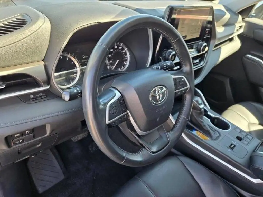 Toyota Highlander 2023 L 4dr SUV