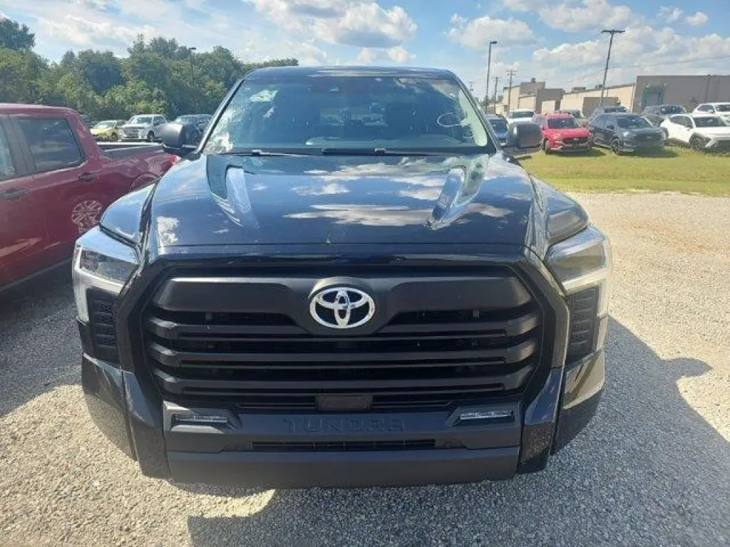 Toyota Tundra 2023 4x4 SR5 4dr CrewMax Cab Pickup SB
