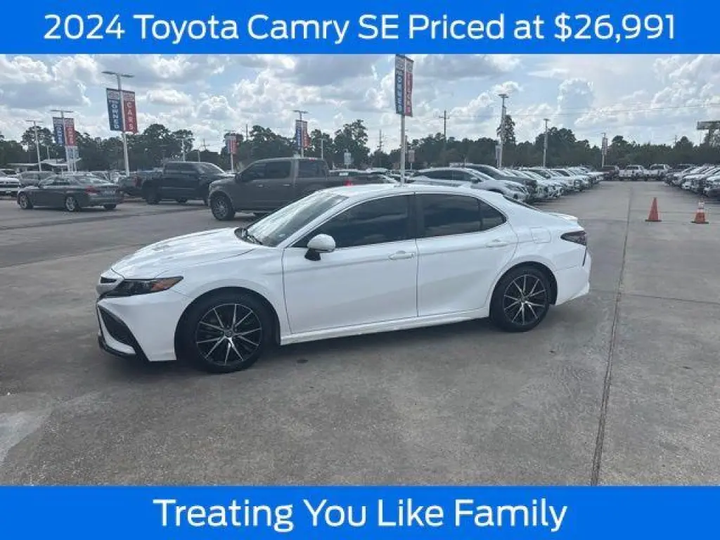 Toyota Camry 2024 SE 4p Sedan