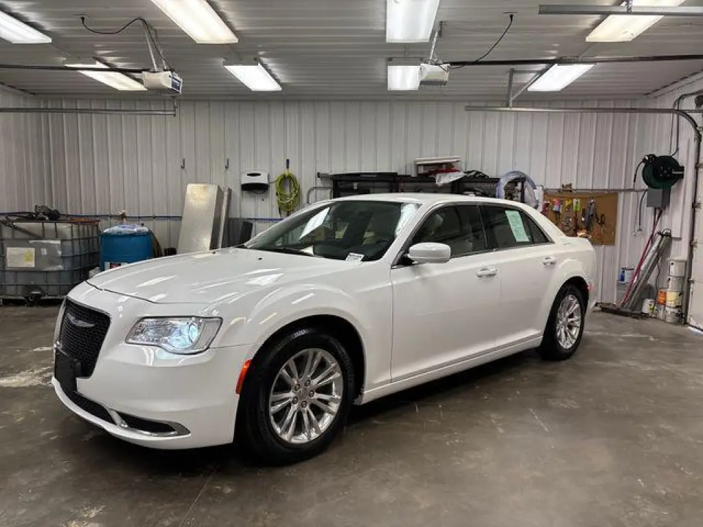 Chrysler 300 2018 Touring L 4dr Sedán