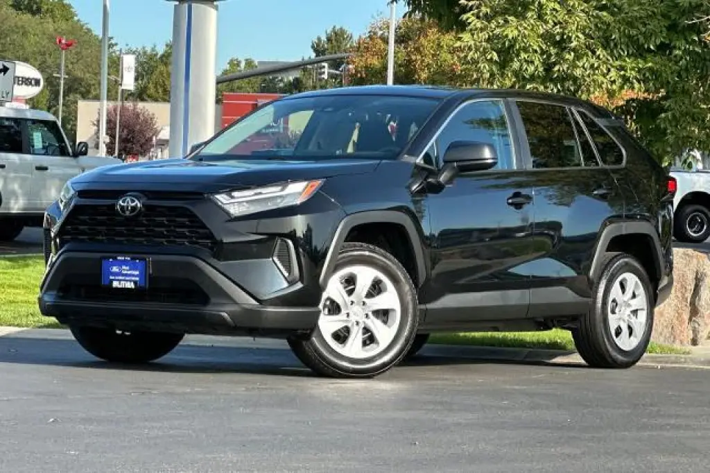 Toyota RAV4 2025 AWD LE 4p SUV